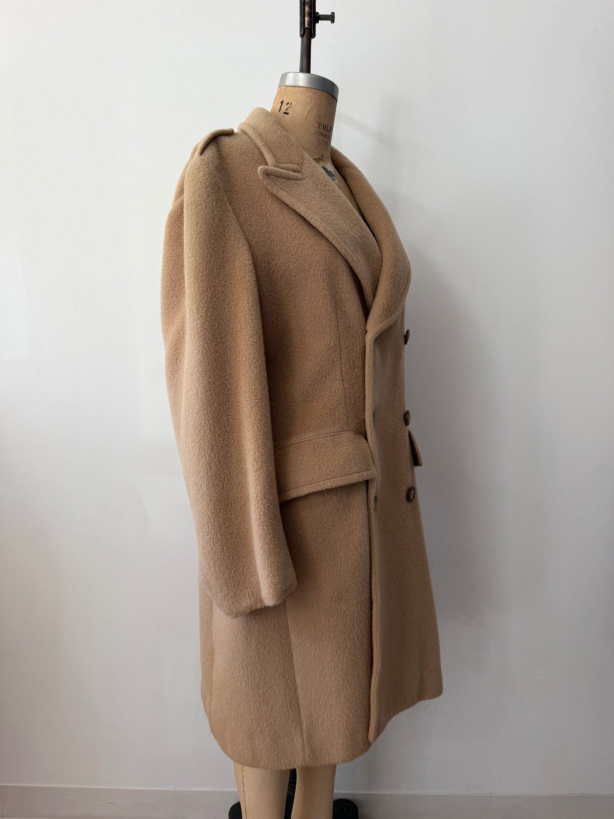 1970s Vintage Wide Lapel Lakeland Camel Wool Dress Coat