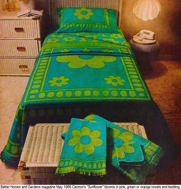 Late 1960s - early 1970s Vintage Sunflower by Cannon Bedspread Tapestry Blanket - Full Size