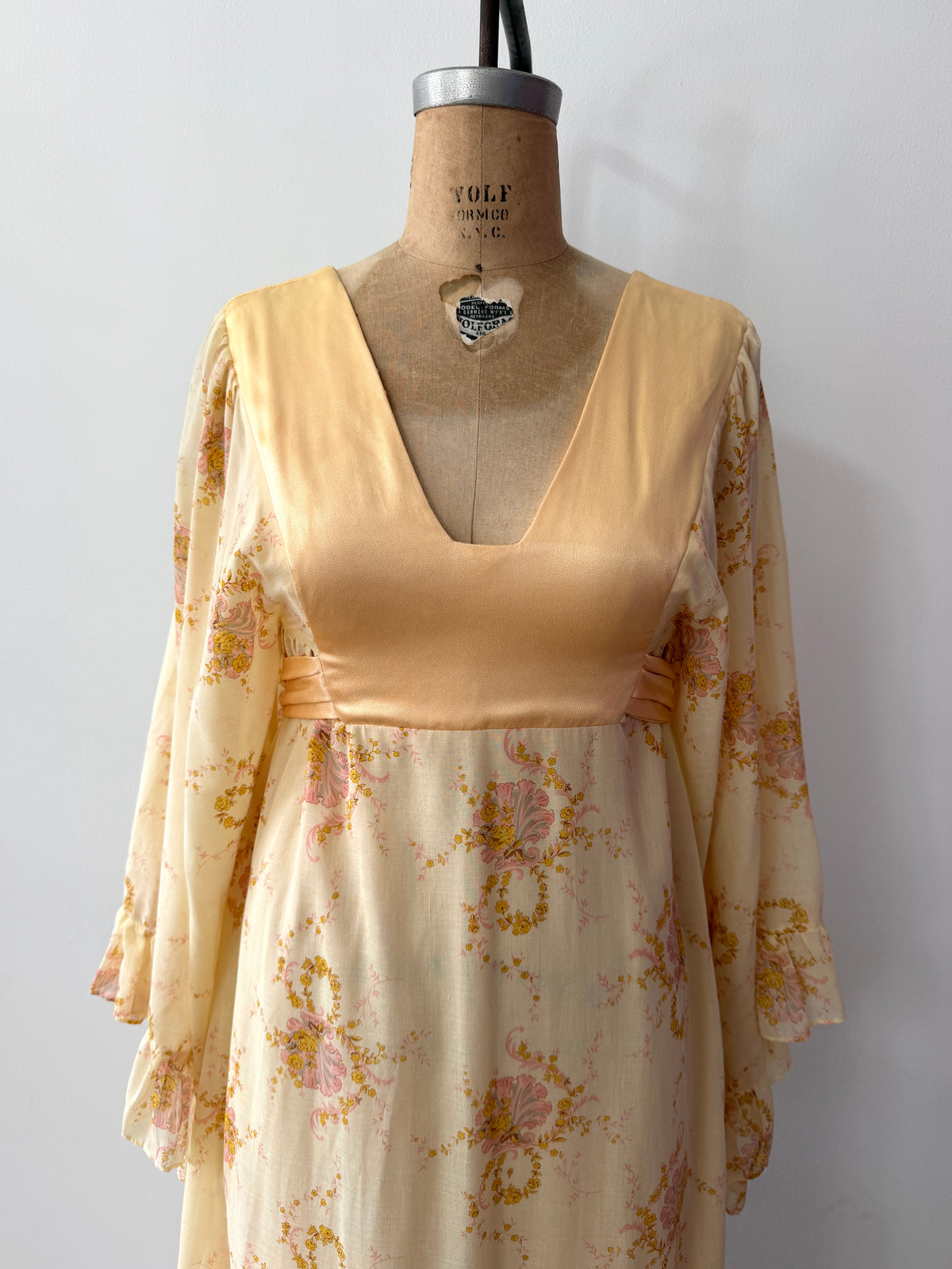 1970s Vintage Gunne Sax by Jessica Angel Kimono Bell Sleeve Maxi Wedding Bridal Dress in Seashell Siren Print