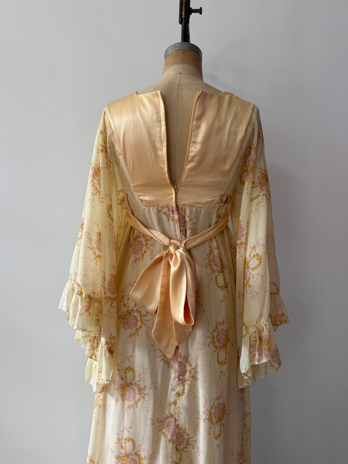 1970s Vintage Gunne Sax by Jessica Angel Kimono Bell Sleeve Maxi Wedding Bridal Dress in Seashell Siren Print