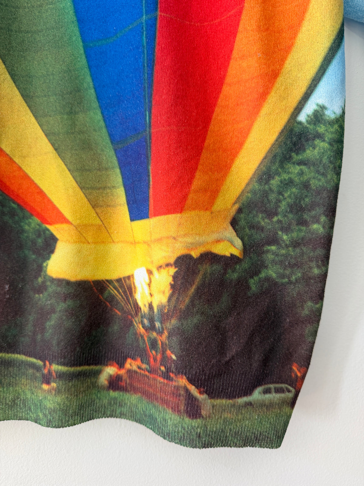 1970s - 1980s Vintage Hot Air Balloon Photorealist Print Shirt