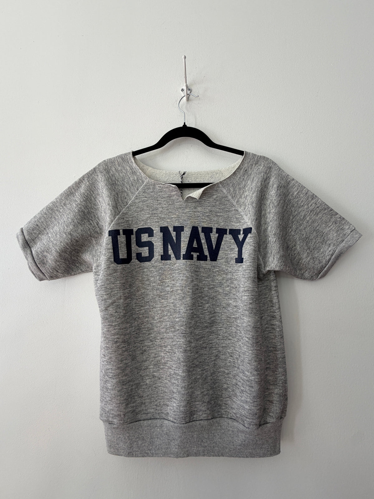 1970s Vintage Heathered Grey U.S. Navy Cut-off Raglan Short Sleeved Crewneck Sweatshirt