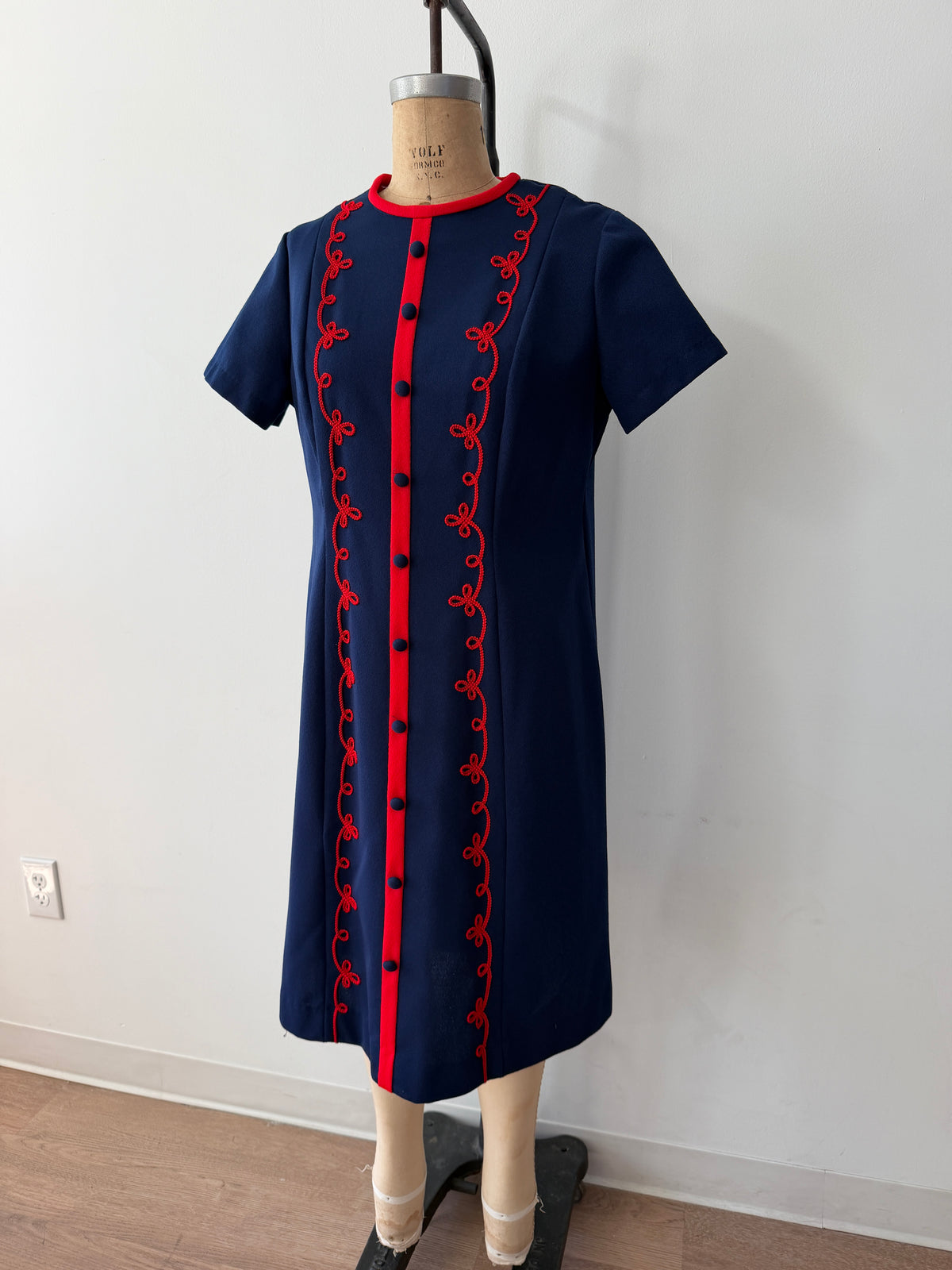 1970s Vintage Mod Navy w/ Red Scalloped Trim A-Line Dress