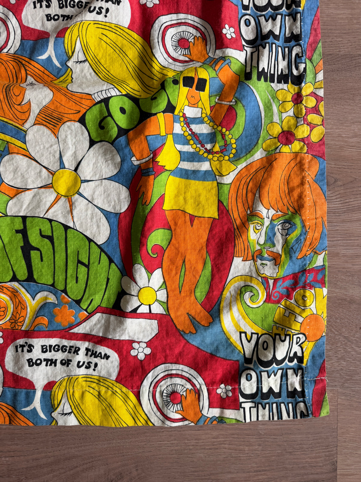 1960s - 1970s Vintage Pair of Iconic Groovy Flower Power Hippie Cotton Curtains