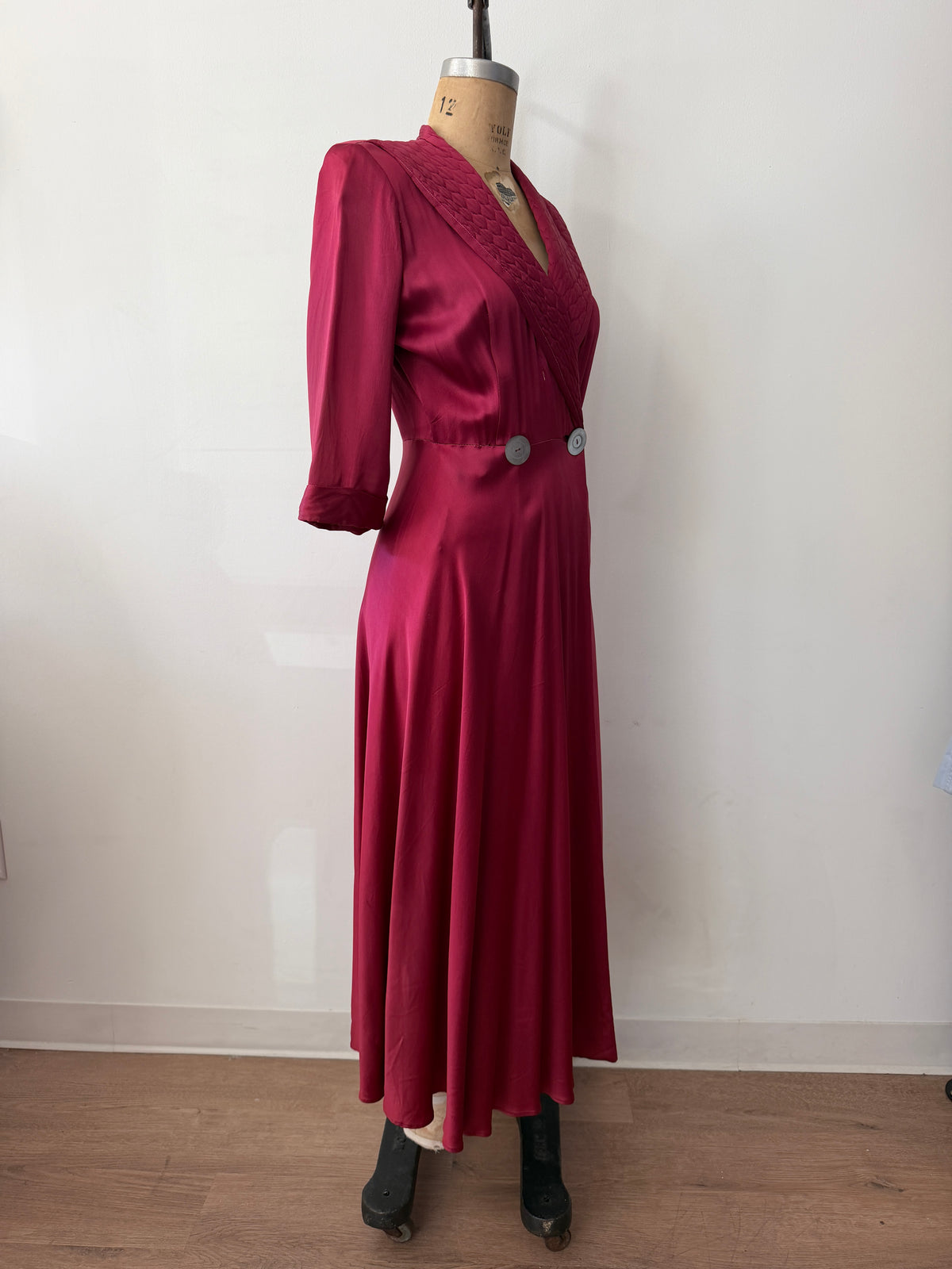 1940s Vintage Satin Plum Robe with Shell Buttons Old Hollywood Style
