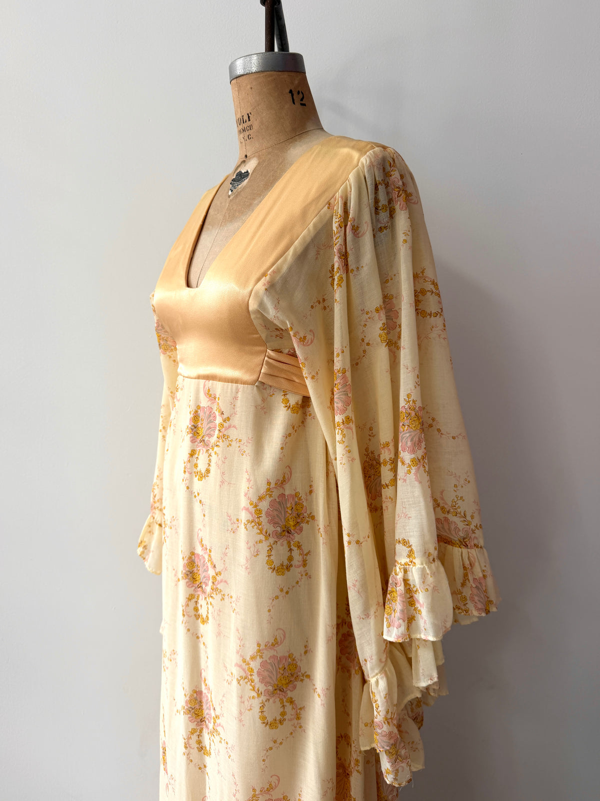 1970s Vintage Gunne Sax by Jessica Angel Kimono Bell Sleeve Maxi Wedding Bridal Dress in Seashell Siren Print