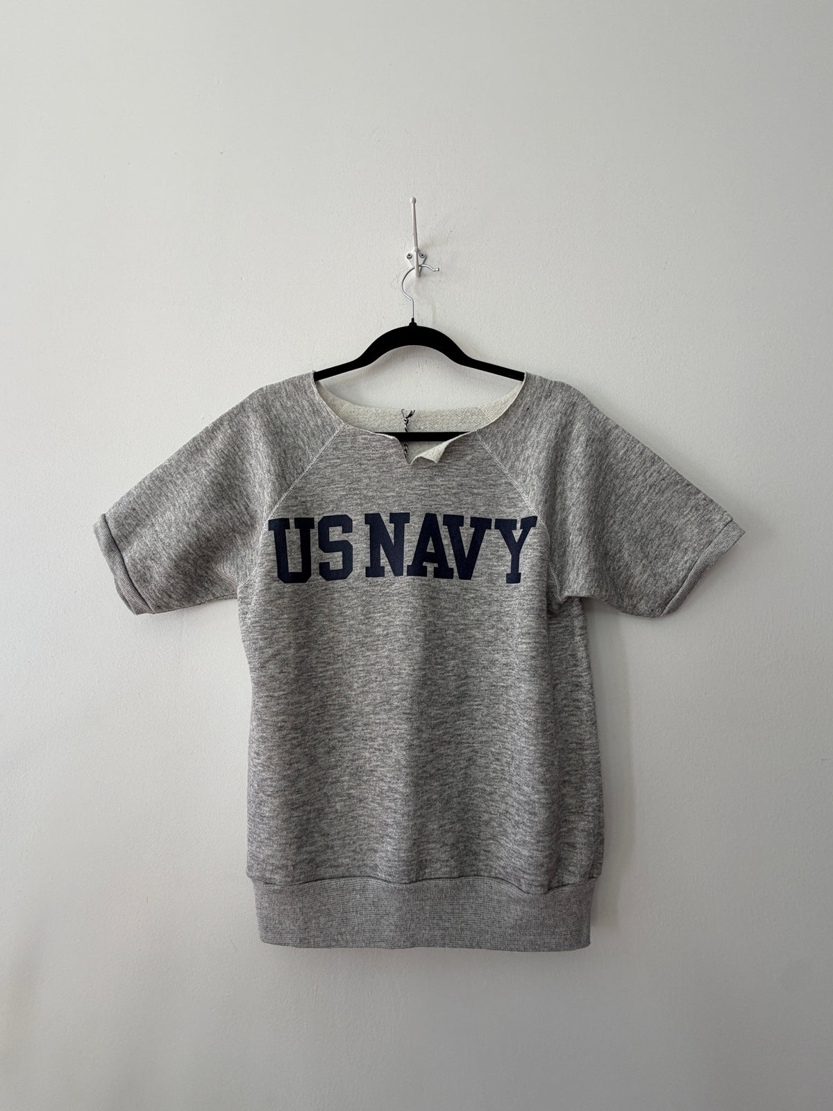 1970s Vintage Heathered Grey U.S. Navy Cut-off Raglan Short Sleeved Crewneck Sweatshirt