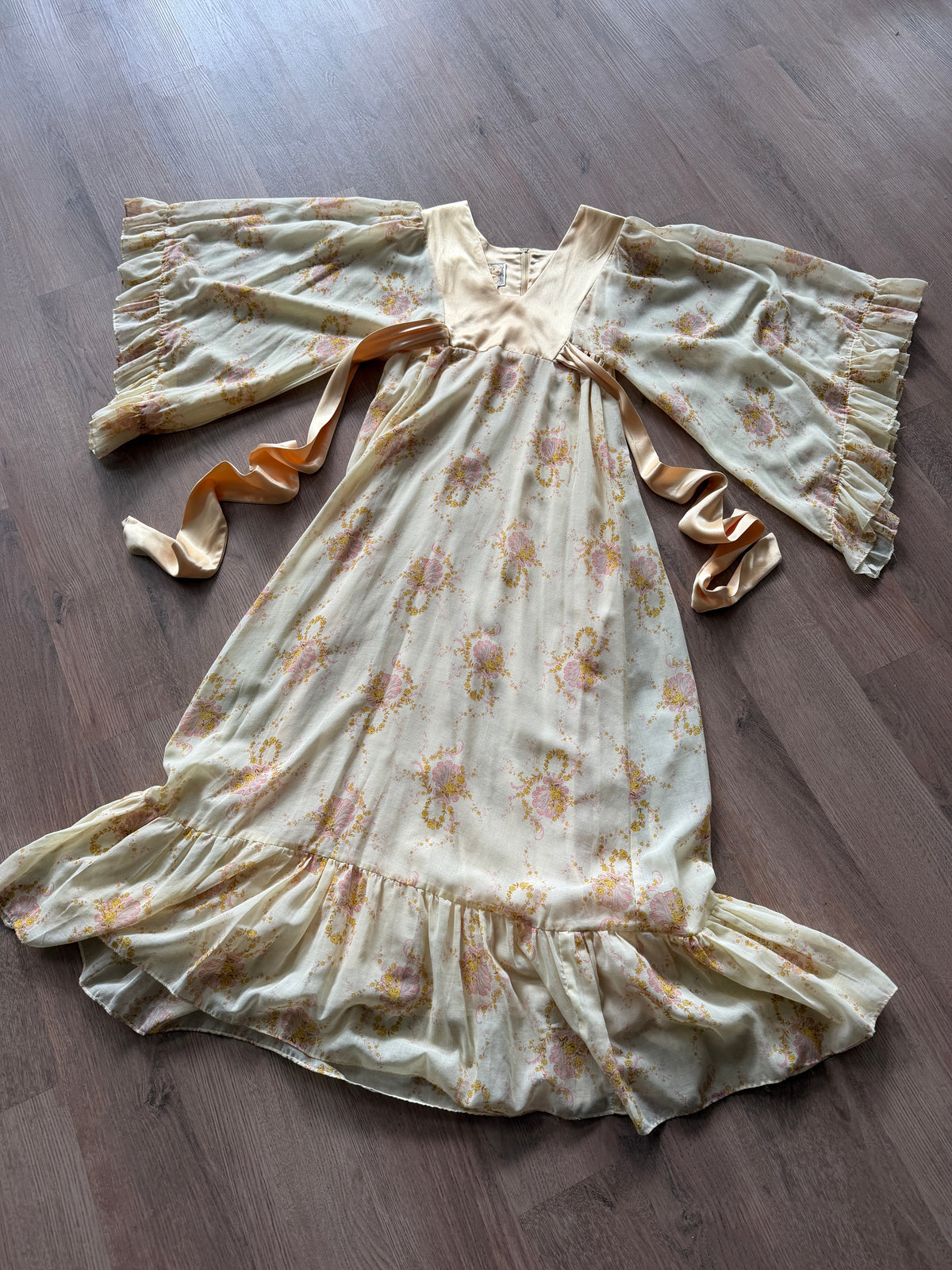 1970s Vintage Gunne Sax by Jessica Angel Kimono Bell Sleeve Maxi Wedding Bridal Dress in Seashell Siren Print
