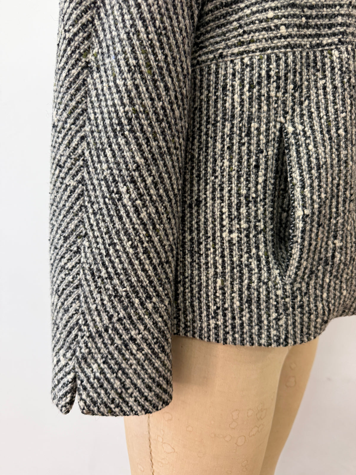 1950s Vintage Grey Wool Bouclé Tweed Cropped Jacket