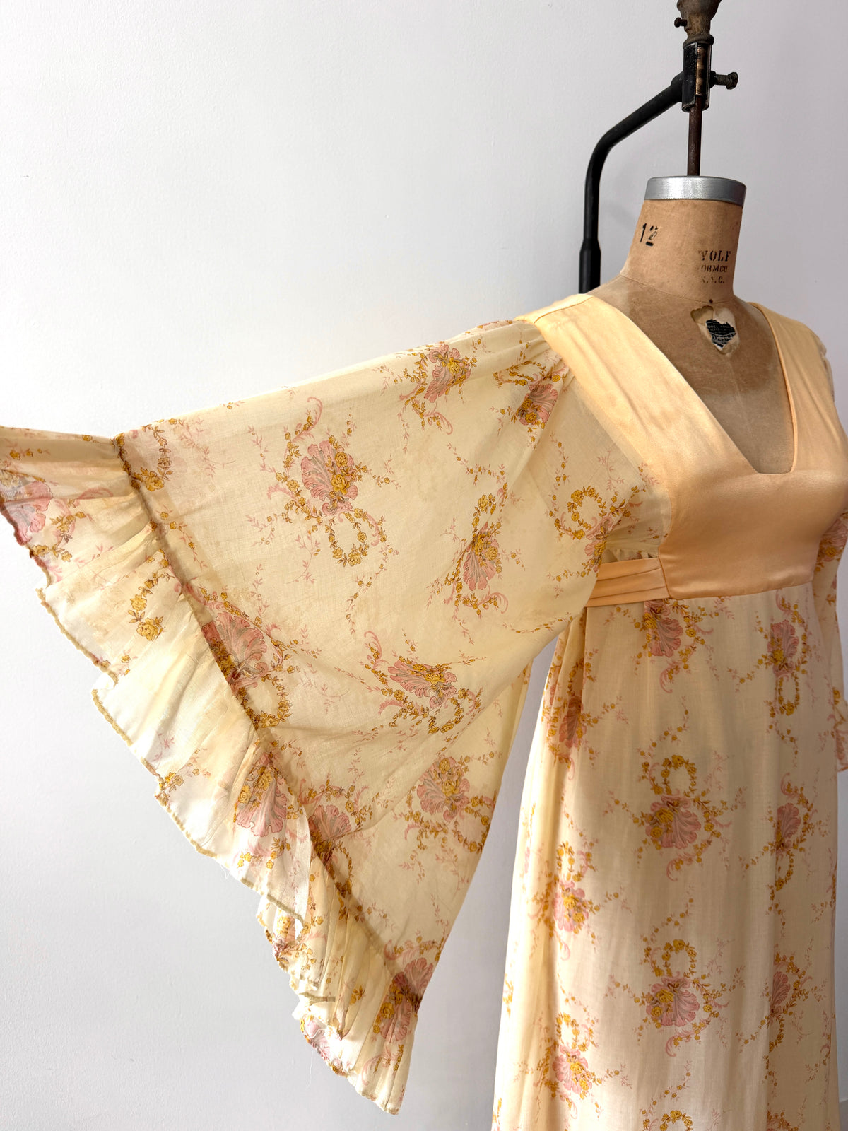 1970s Vintage Gunne Sax by Jessica Angel Kimono Bell Sleeve Maxi Wedding Bridal Dress in Seashell Siren Print