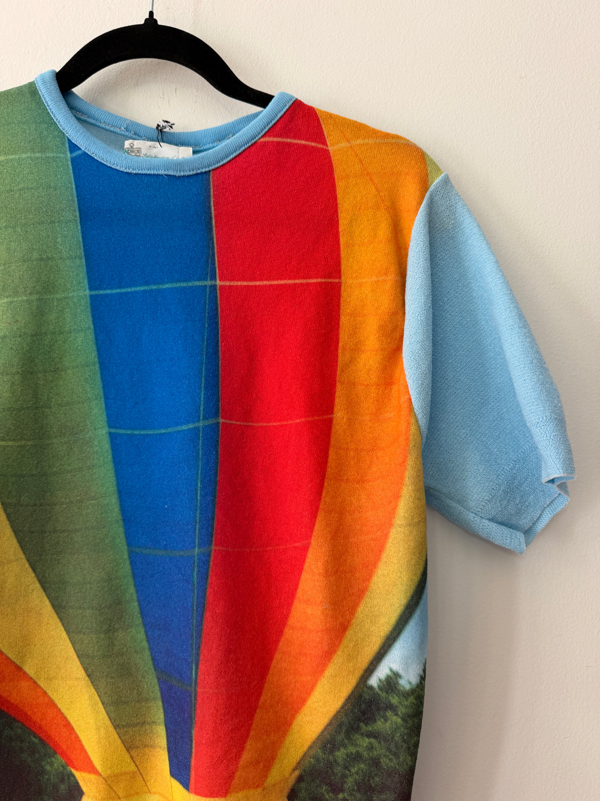 1970s - 1980s Vintage Hot Air Balloon Photorealist Print Shirt