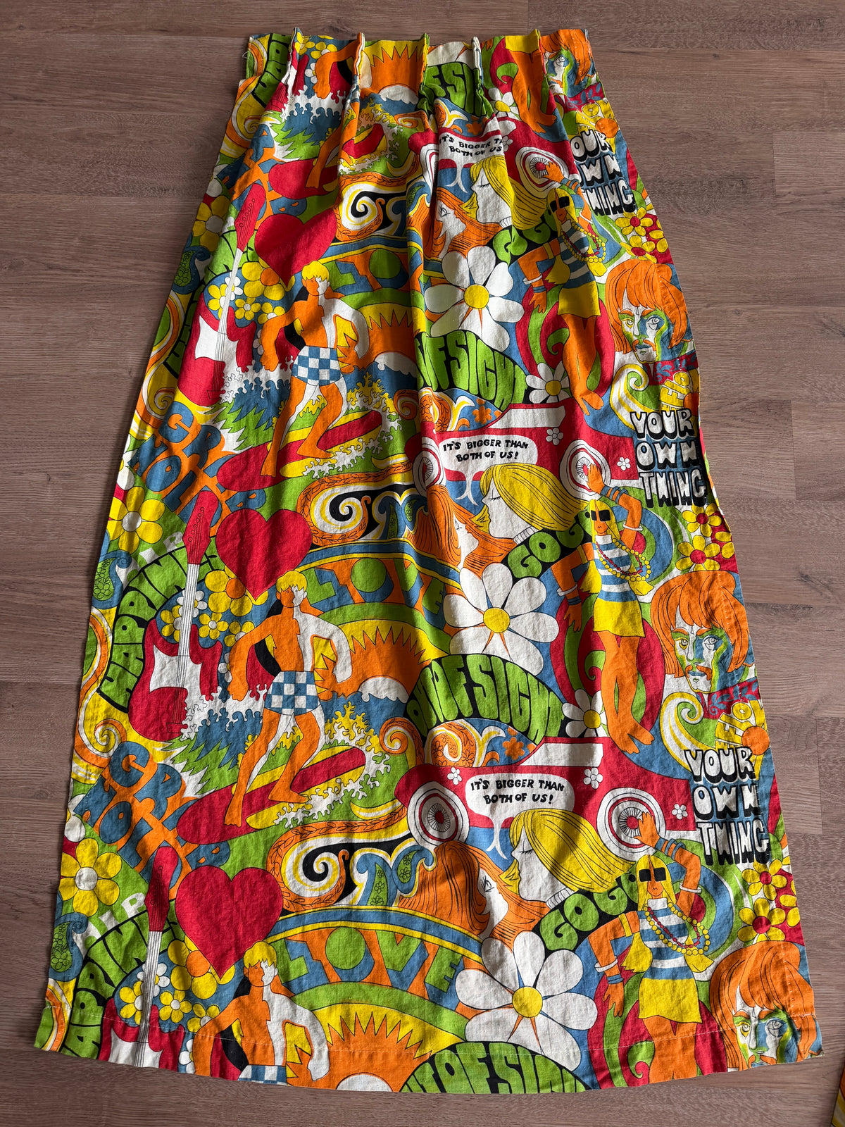 1960s - 1970s Vintage Pair of Iconic Groovy Flower Power Hippie Cotton Curtains