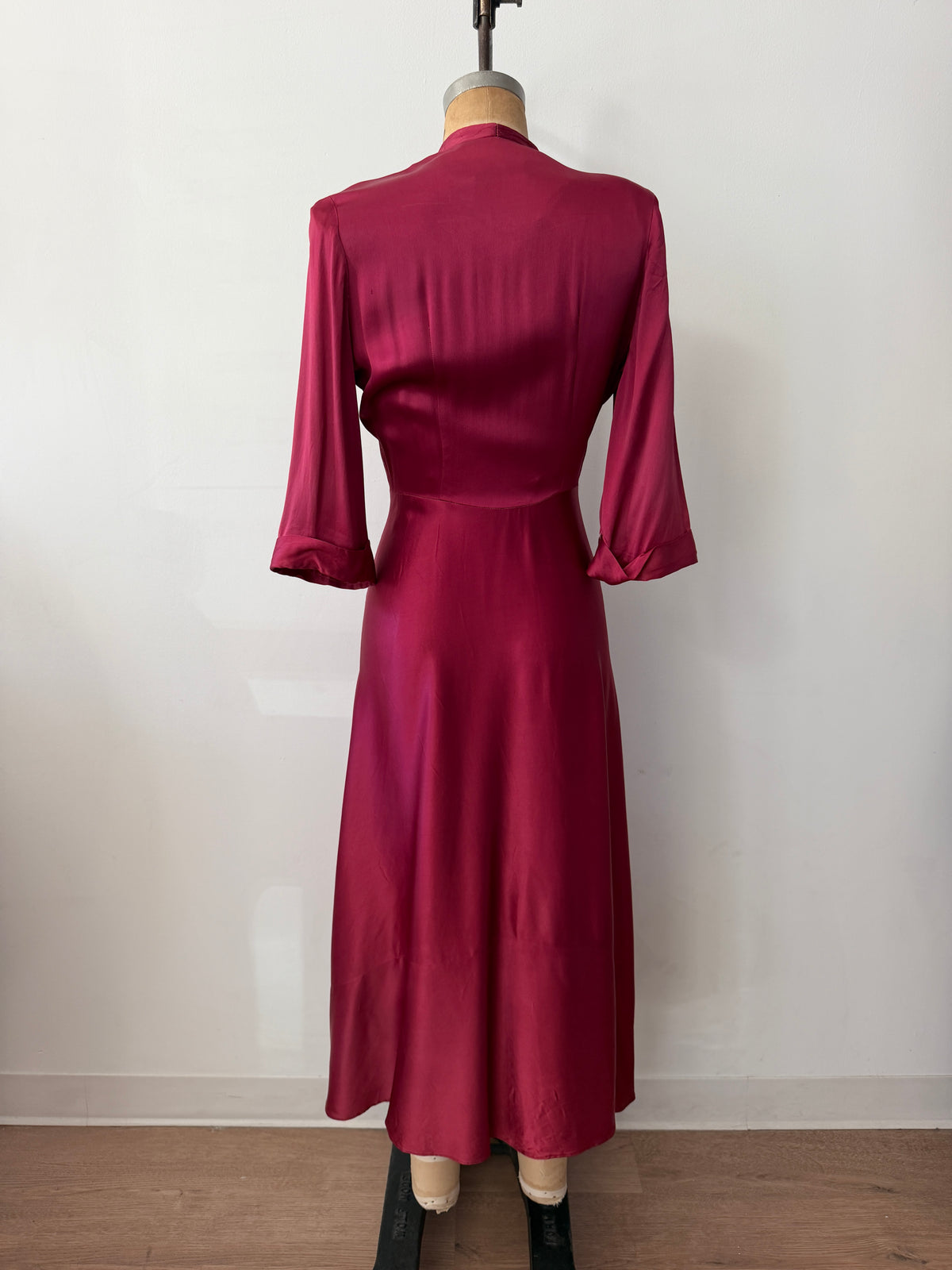 1940s Vintage Satin Plum Robe with Shell Buttons Old Hollywood Style