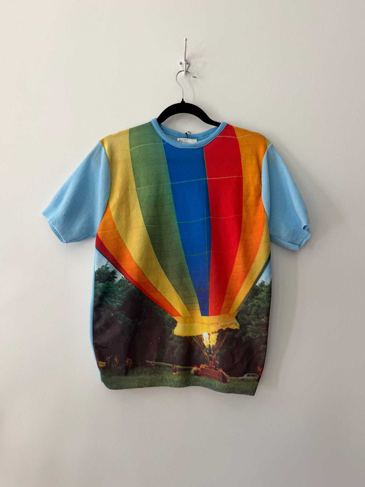 1970s - 1980s Vintage Hot Air Balloon Photorealist Print Shirt