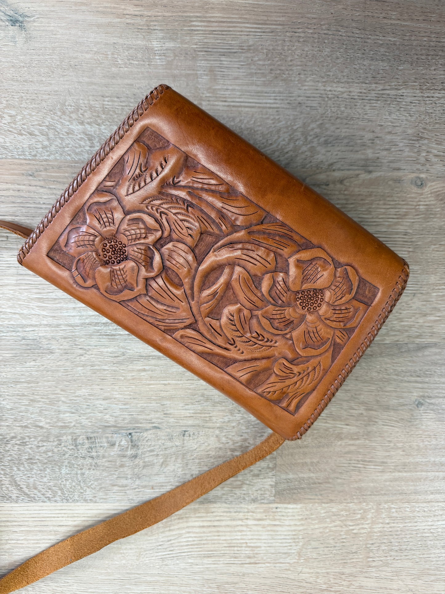 1950s - 1960s Vintage Tooled Leather Crossbody Purse
