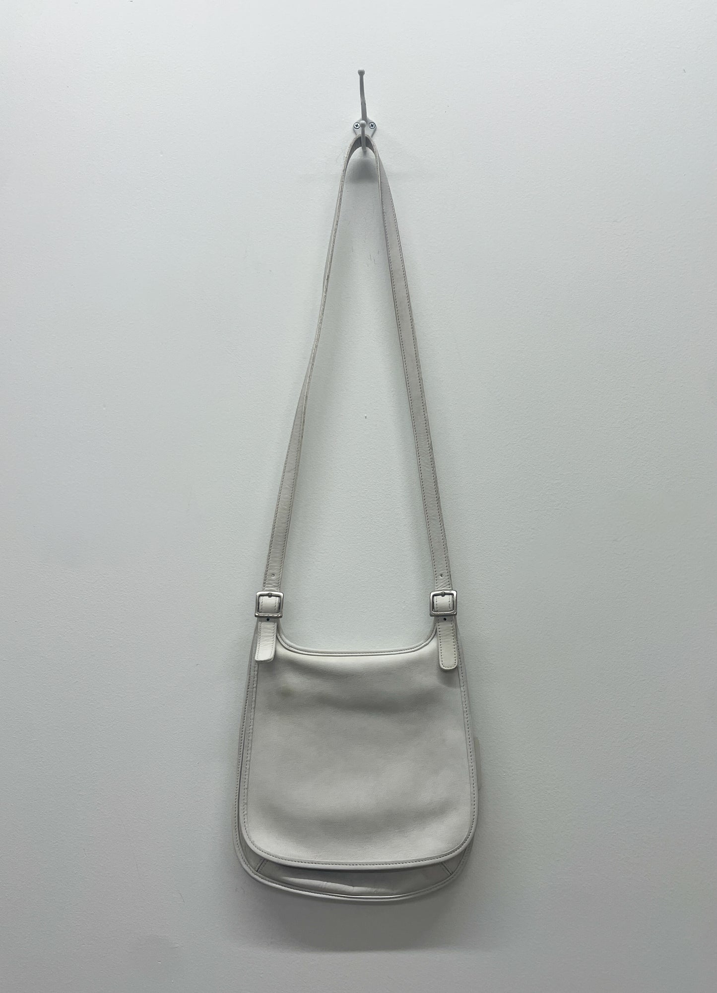 2000s Y2K COACH White Slim Hippie Flap Crossbody Purse 9135