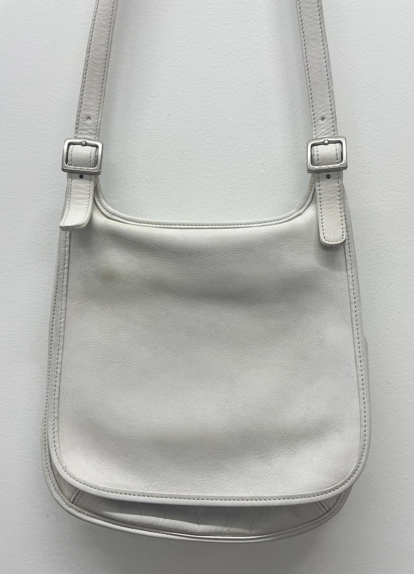 2000s Y2K COACH White Slim Hippie Flap Crossbody Purse 9135