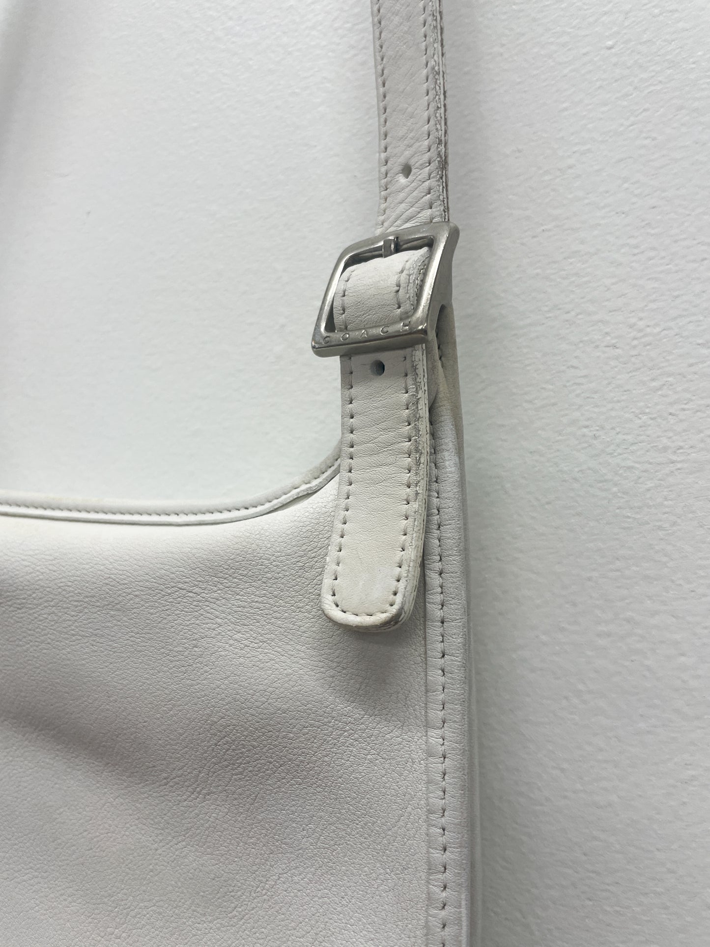 2000s Y2K COACH White Slim Hippie Flap Crossbody Purse 9135