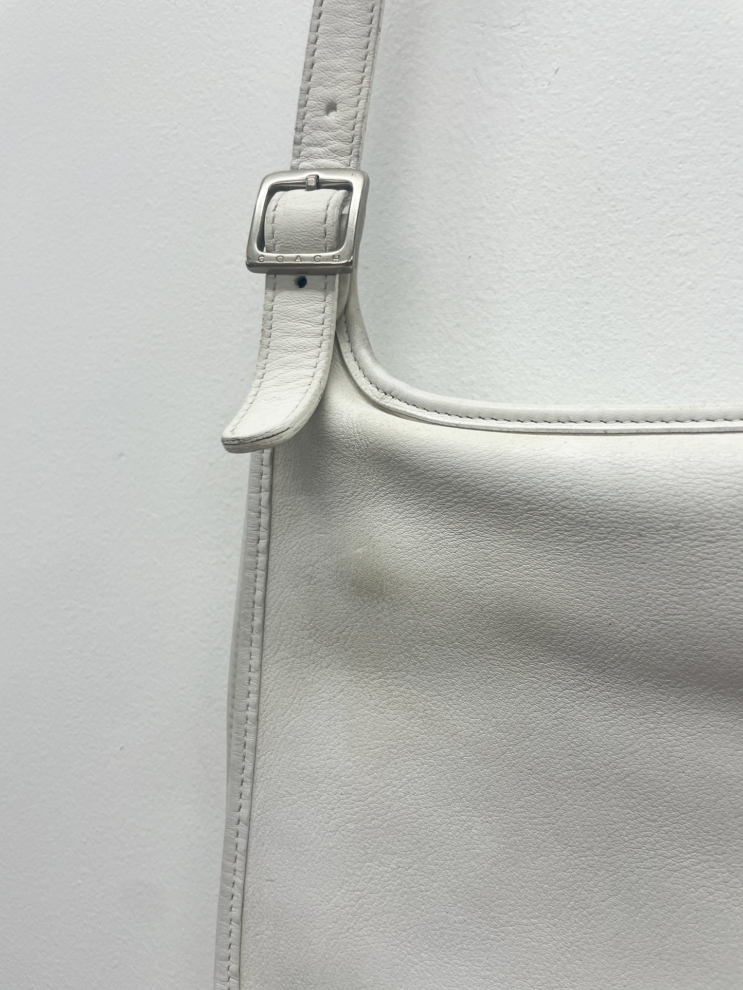 2000s Y2K COACH White Slim Hippie Flap Crossbody Purse 9135