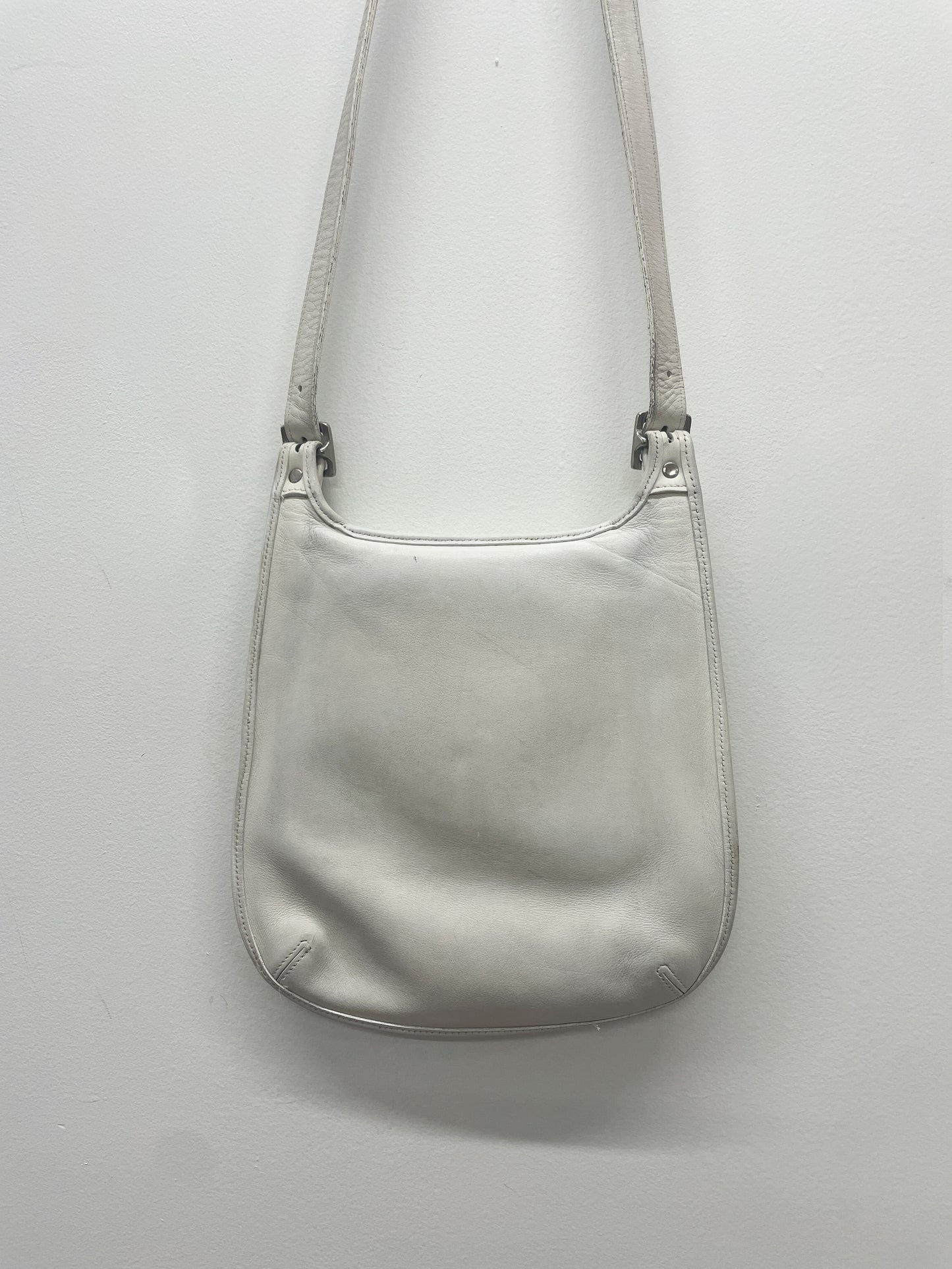2000s Y2K COACH White Slim Hippie Flap Crossbody Purse 9135