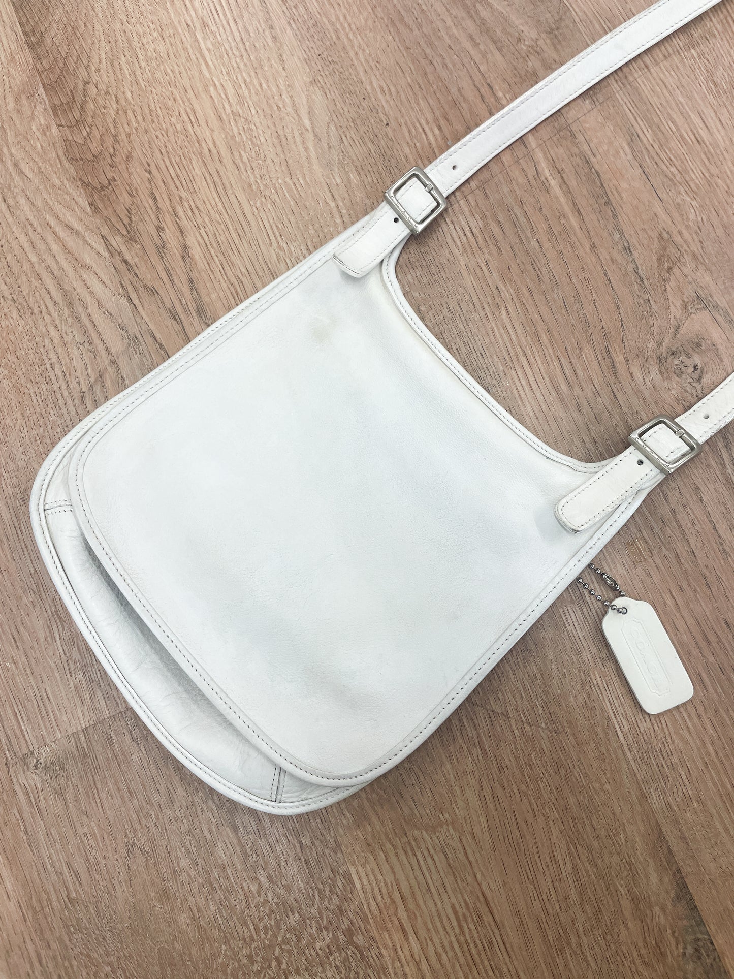 2000s Y2K COACH White Slim Hippie Flap Crossbody Purse 9135