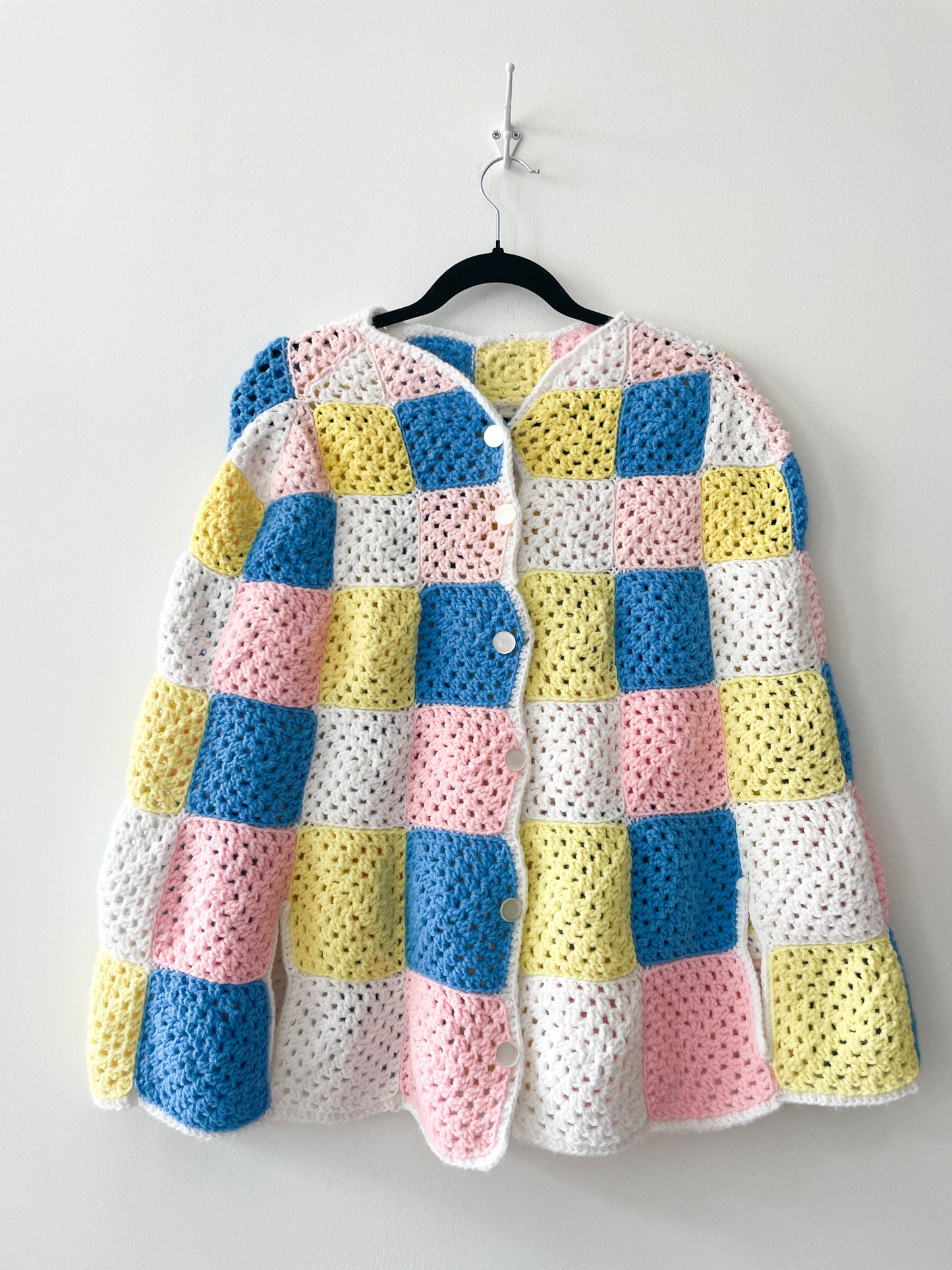 1970s Vintage Adorable Pastel Granny Square Cape