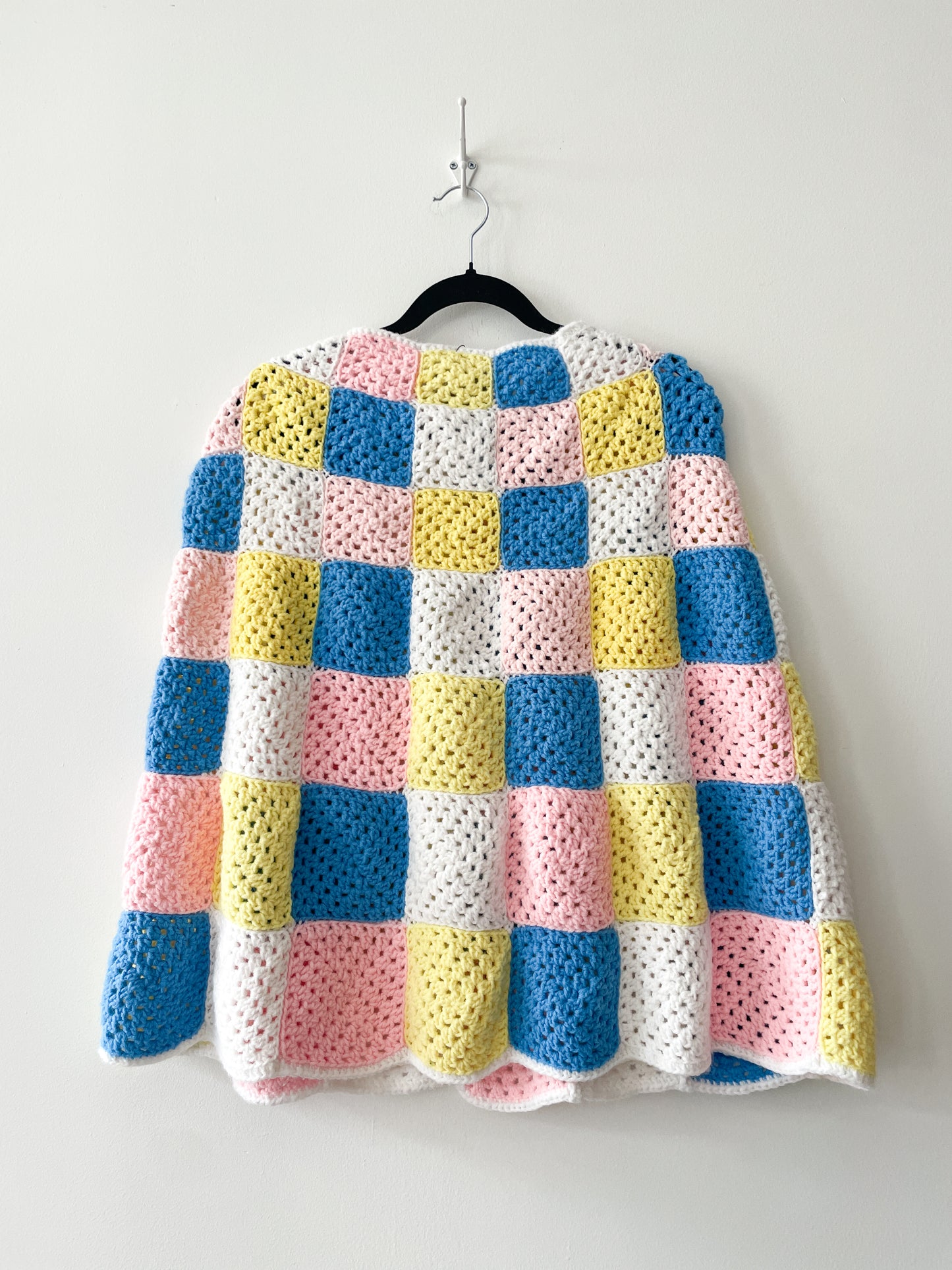 1970s Vintage Adorable Pastel Granny Square Cape