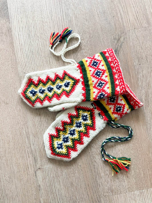 1970s Vintage Norwegian 100% Wool Hand Knit Mittens