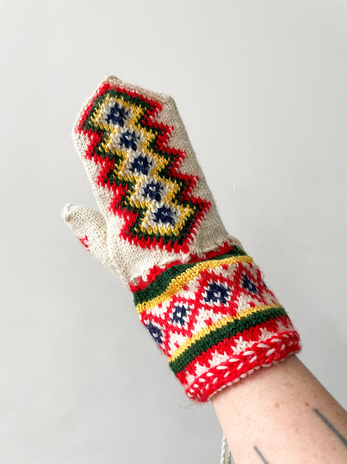 1970s Vintage Norwegian 100% Wool Hand Knit Mittens
