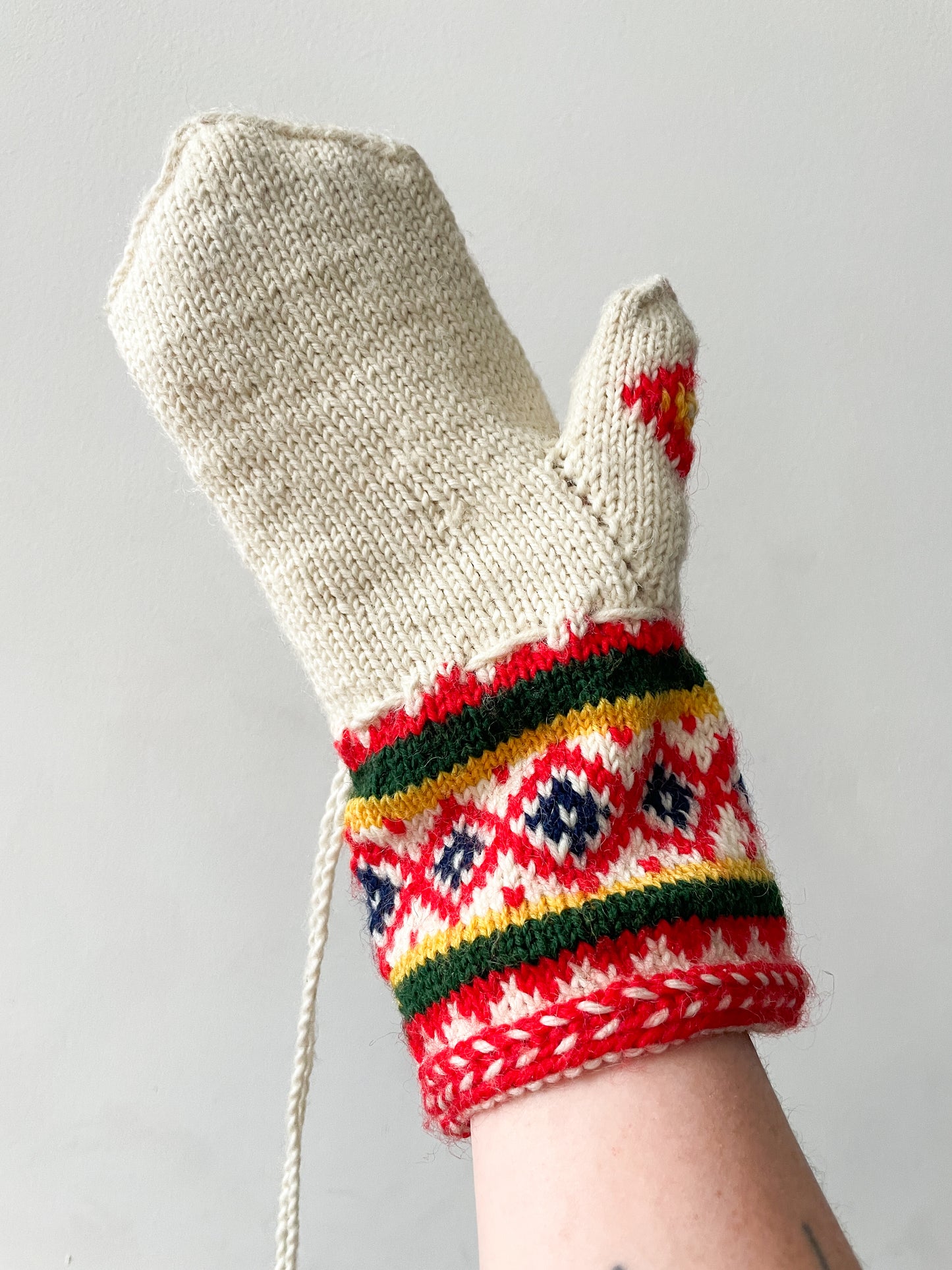1970s Vintage Norwegian 100% Wool Hand Knit Mittens