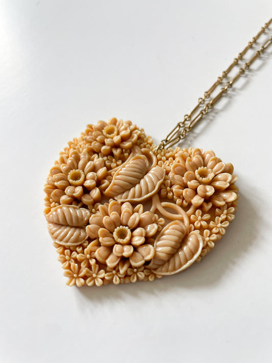 1950s Vintage Molded Plastic Flower Heart Necklace