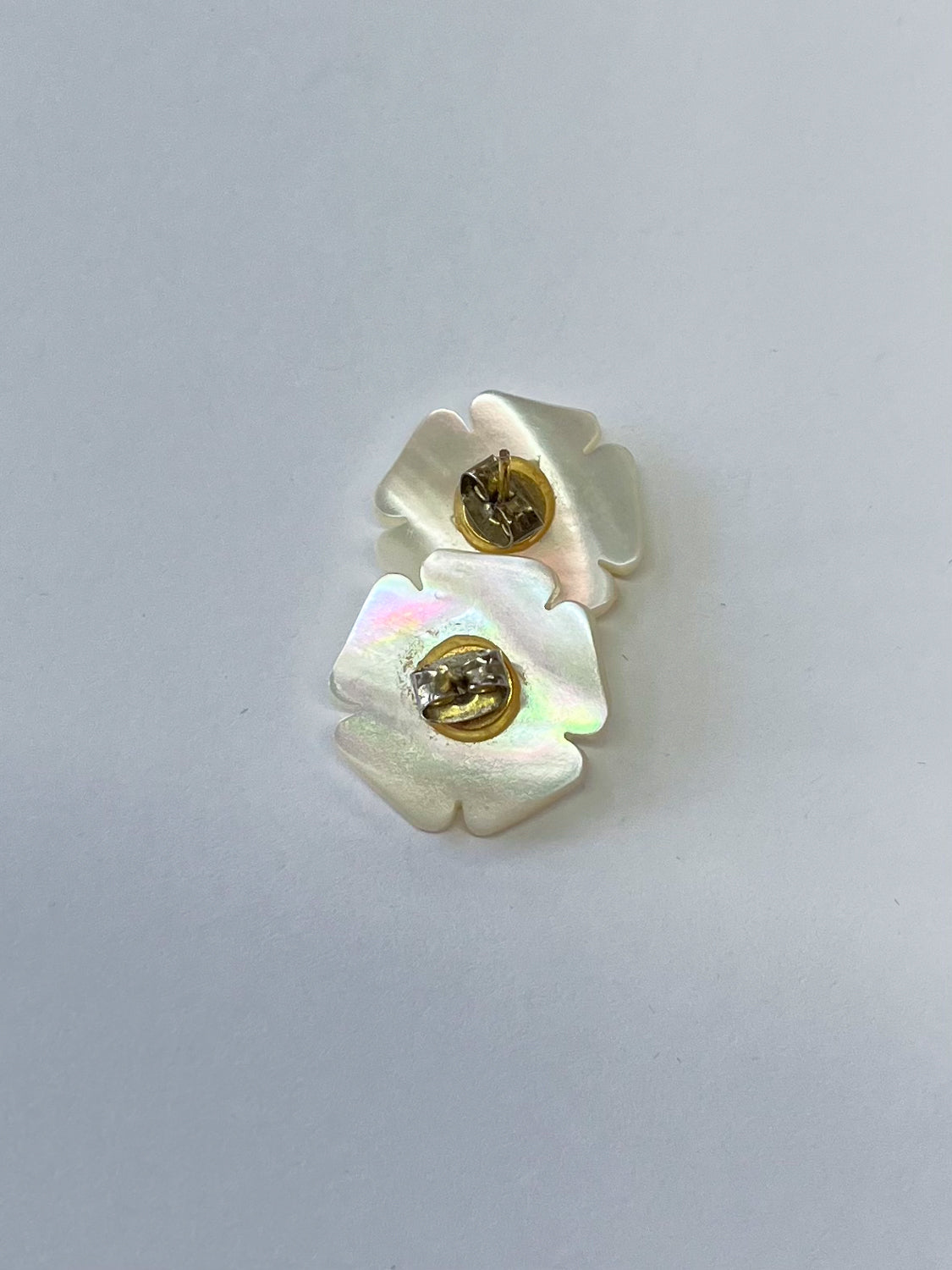 1980s Vintage Mother of Pearl Shell Flower Stud Earrings