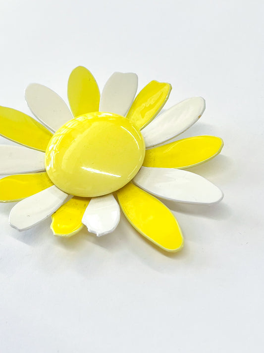 1970s Vintage Yellow and White Flower Power Enamel Brooch