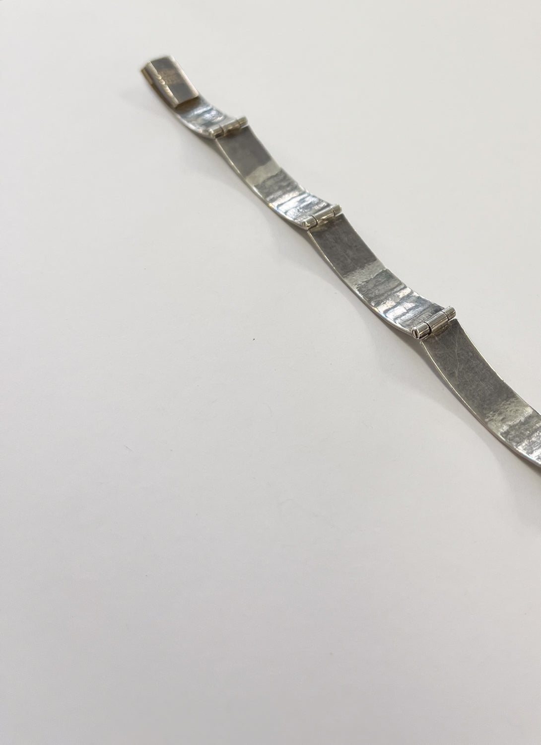 1980s Vintage Crushed Malchite Sterling Silver Mayan Mexico Panel Link Inlay Bracelet