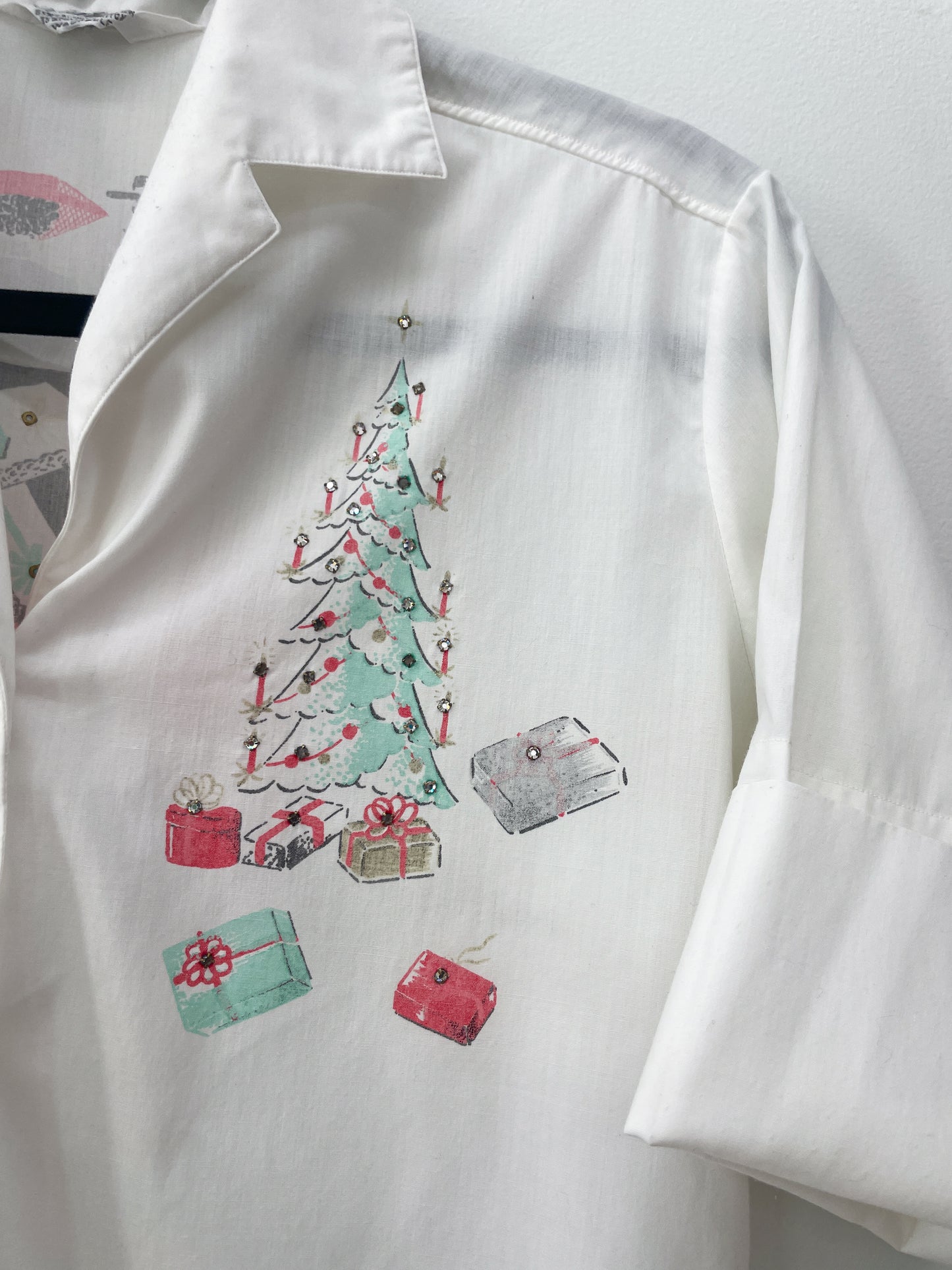 1950s Vintage Holiday Tree Carriage Ride Christmas Presents Novelty Sequin Blouse