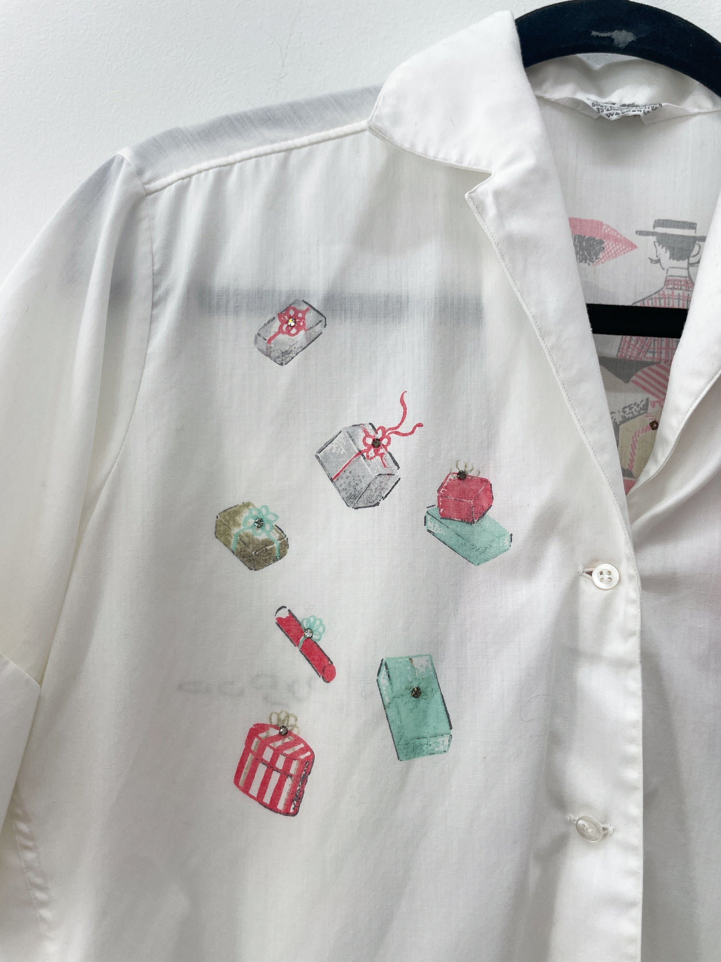 1950s Vintage Holiday Tree Carriage Ride Christmas Presents Novelty Sequin Blouse