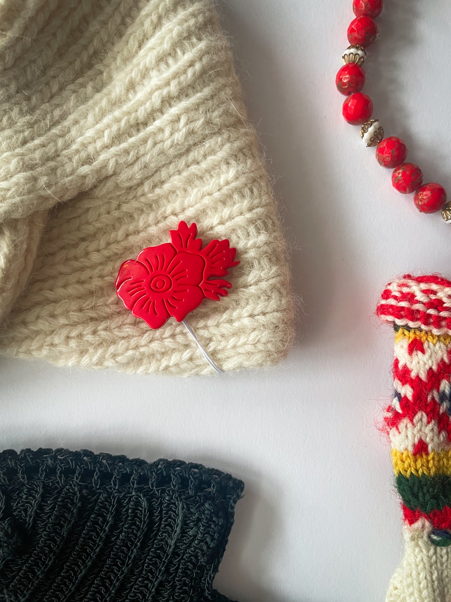 1990s Vintage Hand Knit Grey Gardens Style Cloche Cream Hat