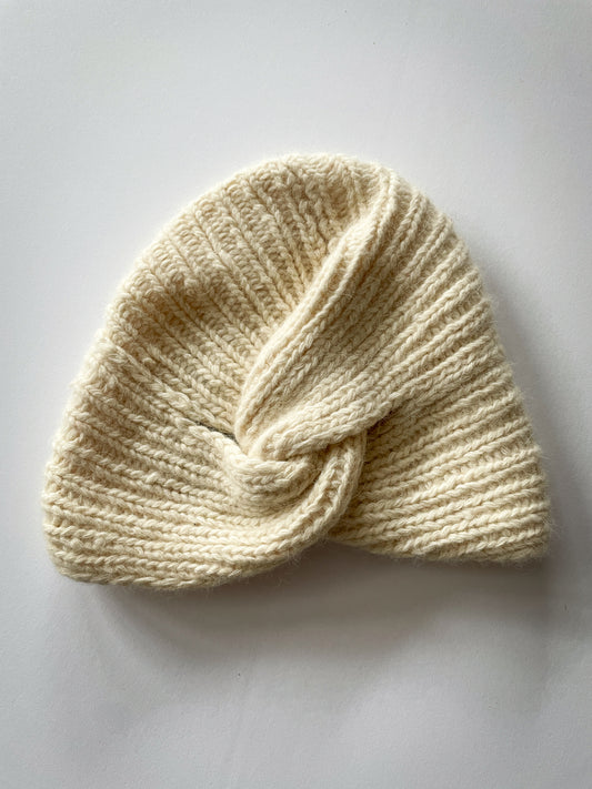 1990s Vintage Hand Knit Grey Gardens Style Cloche Cream Hat