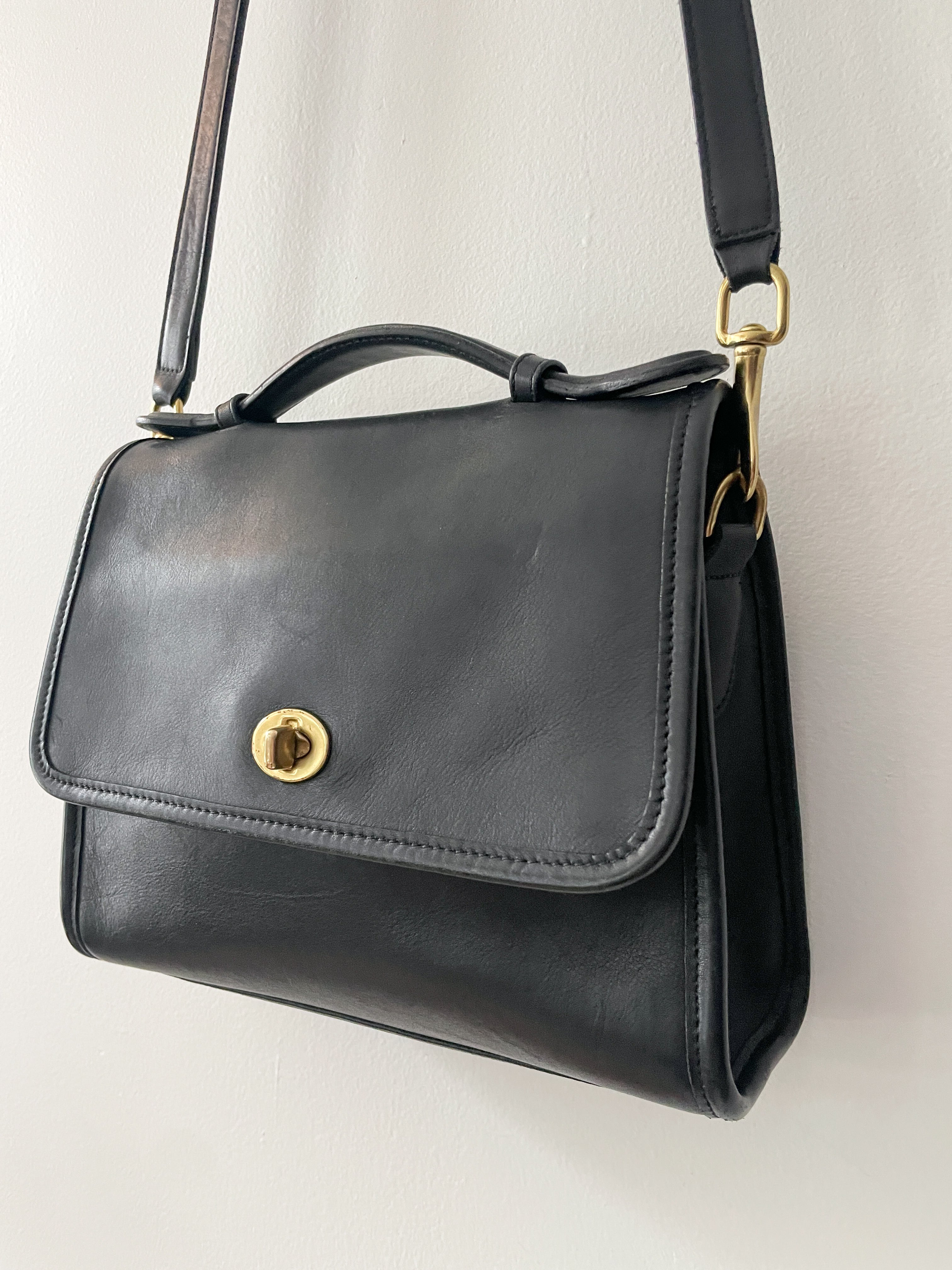 2000s COACH Style 9870 Court Bag Crossbody Purse in Black Leather