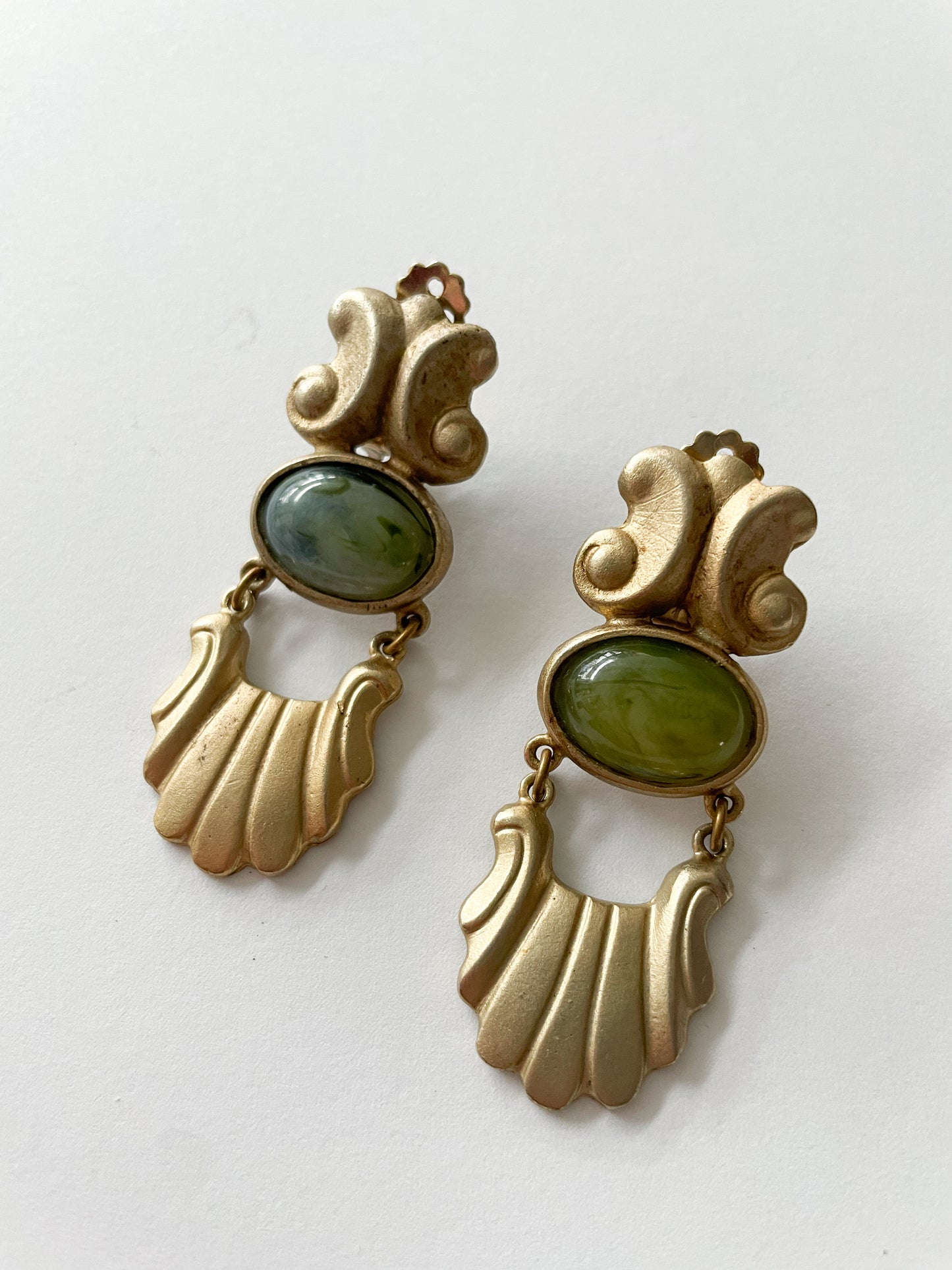 1980s Vintage Scalloped Gold and Green Clip On Earrings