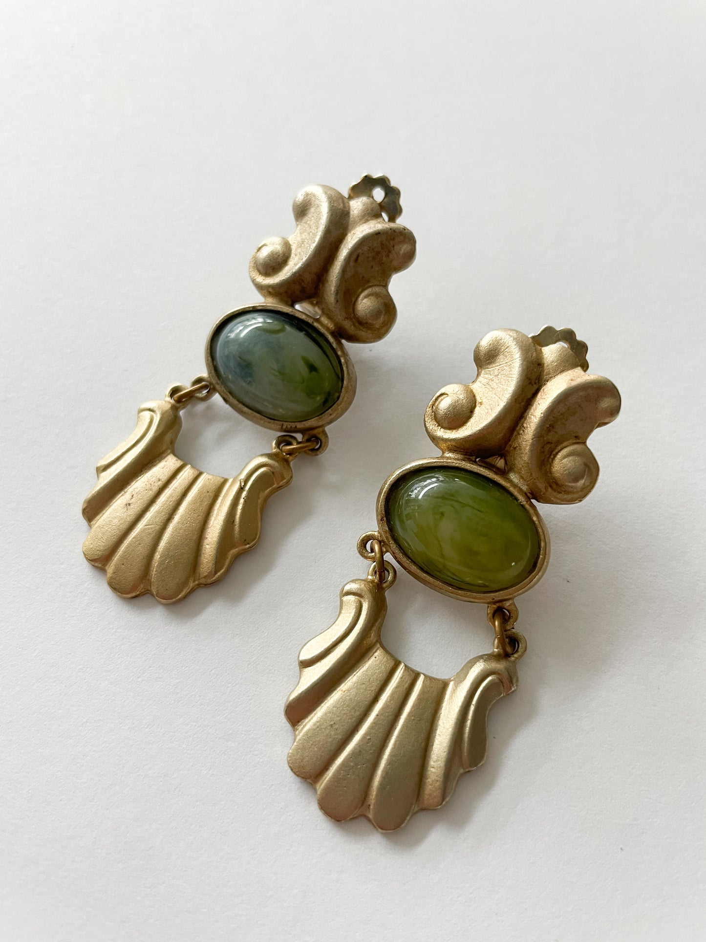 1980s Vintage Scalloped Gold and Green Clip On Earrings
