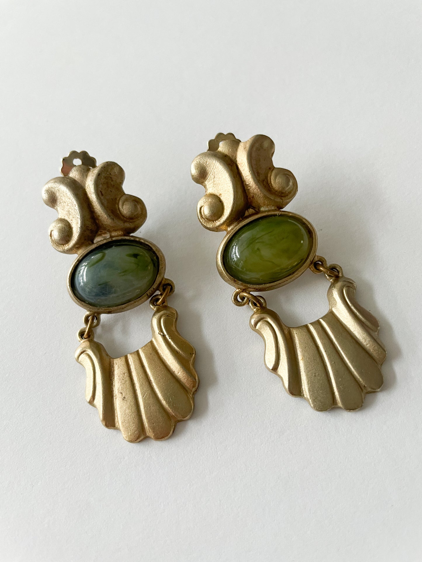 1980s Vintage Scalloped Gold and Green Clip On Earrings