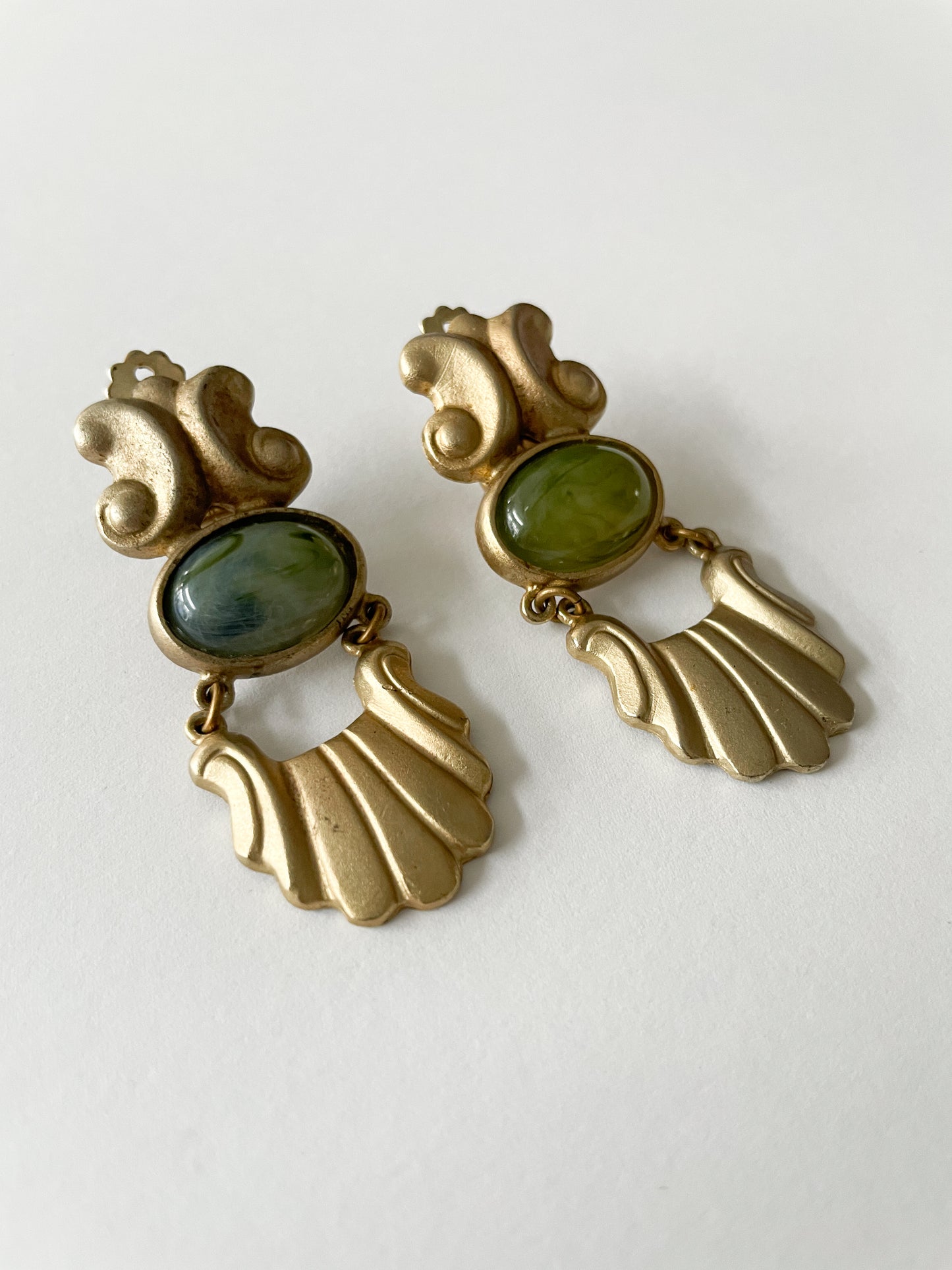 1980s Vintage Scalloped Gold and Green Clip On Earrings