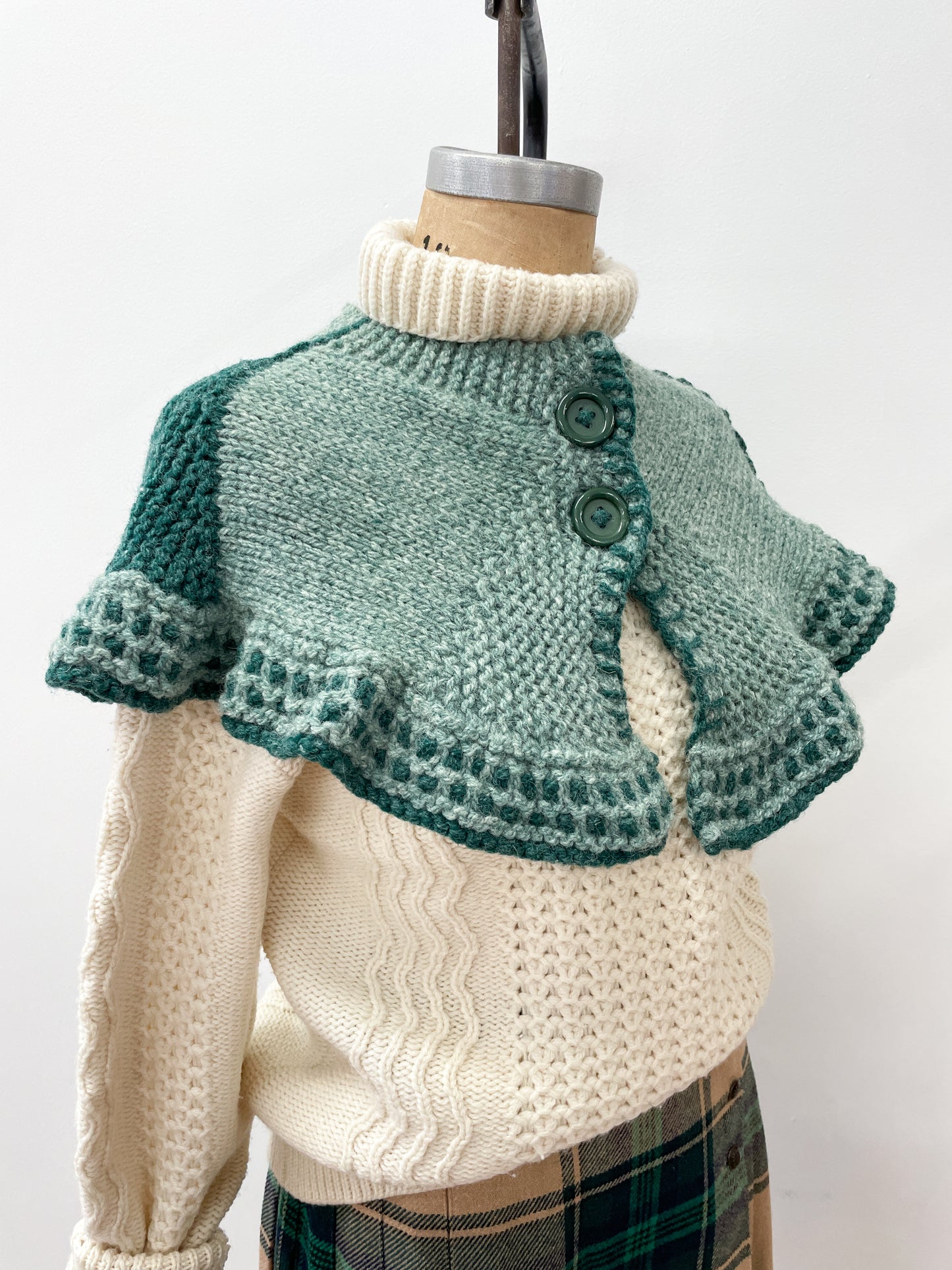1970s Handknit Green Capelet with Cute Giant Buttons