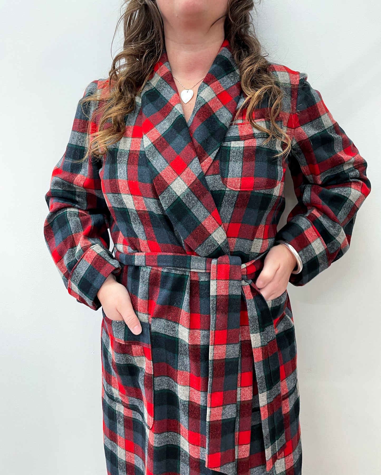1940s - early 1950s Vintage Pendleton Woolen Mills Red Gray Wool Plaid Long Robe