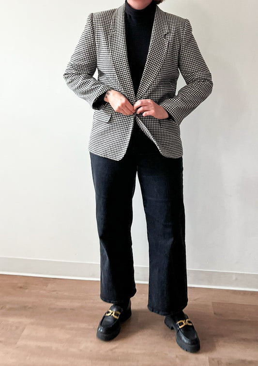 1980s Vintage Black and White Houndstooth Blazer