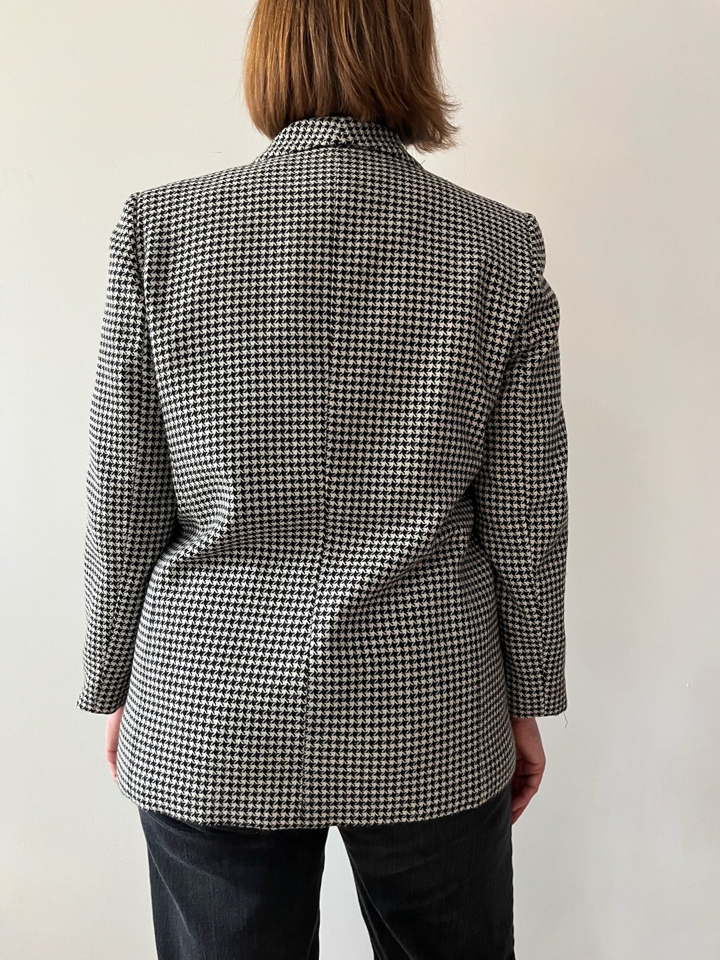 1980s Vintage Black and White Houndstooth Blazer
