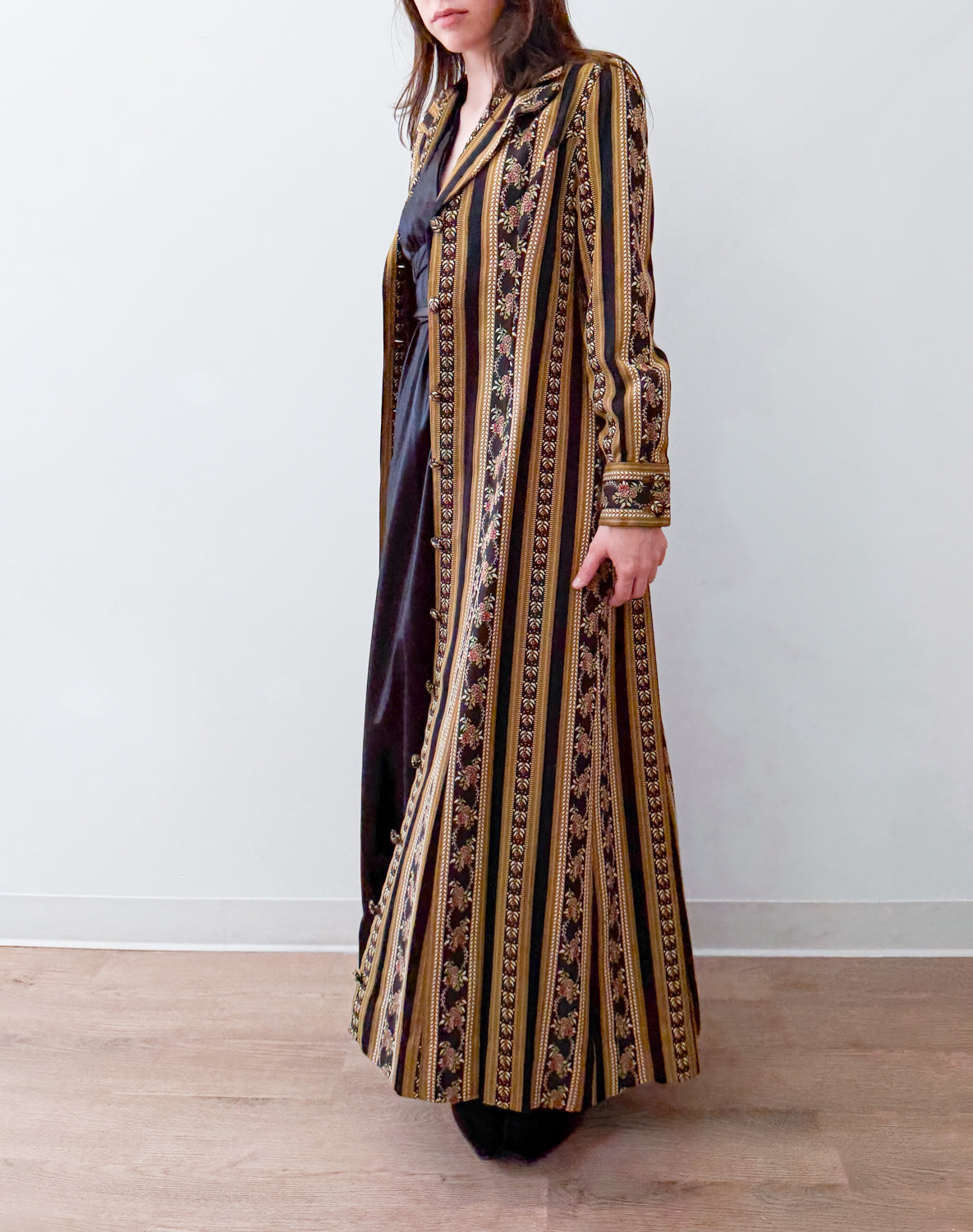 1970s Vintage Romantic Dark Floral Tapestry Duster Coat Jacket