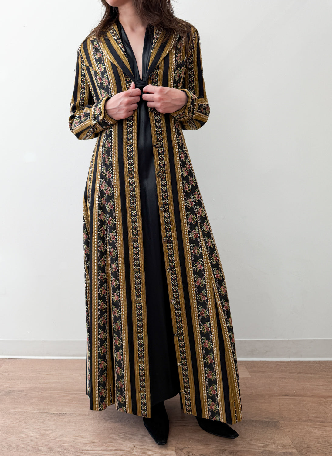 1970s Vintage Romantic Dark Floral Tapestry Duster Coat Jacket