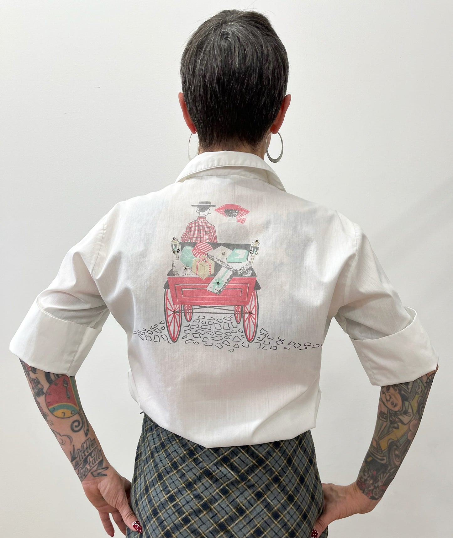 1950s Vintage Holiday Tree Carriage Ride Christmas Presents Novelty Sequin Blouse